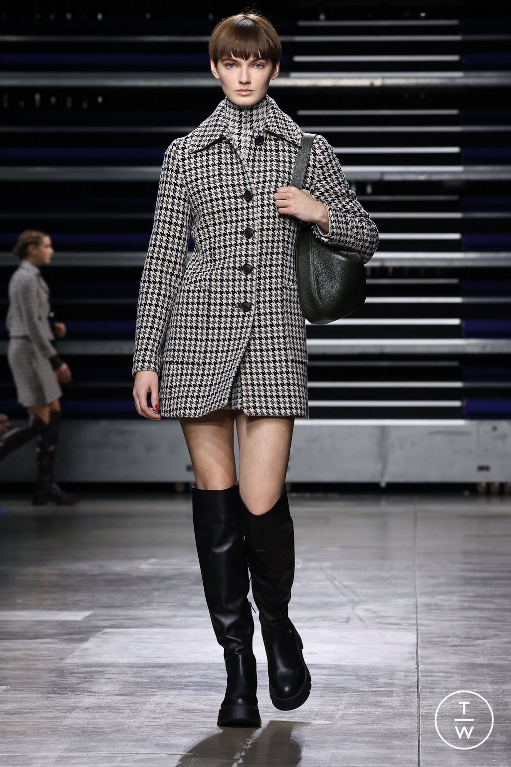 Fashion Week Paris Fall/Winter 2023 look 46 from the Akris collection 女装