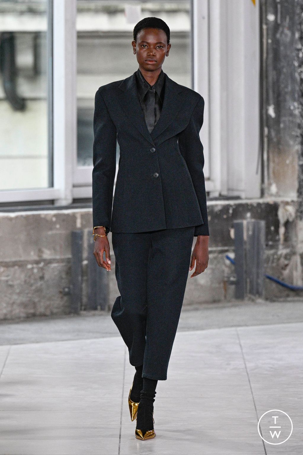 Fashion Week Paris Fall/Winter 2024 look 2 from the Akris collection 女装
