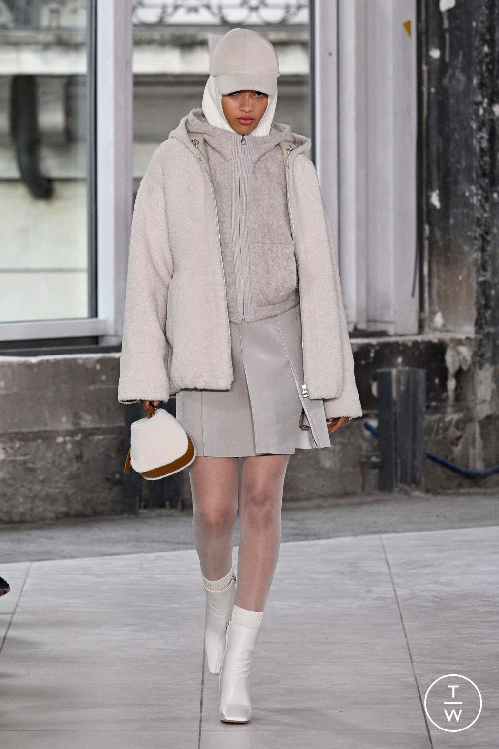 Fashion Week Paris Fall/Winter 2024 look 10 from the Akris collection womenswear