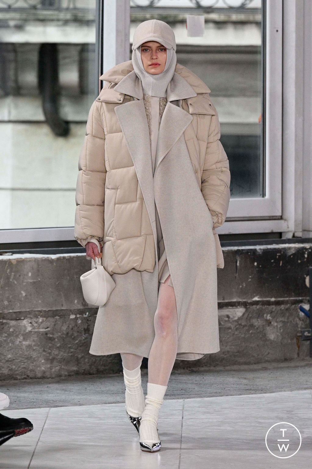 Fashion Week Paris Fall/Winter 2024 look 11 from the Akris collection 女装