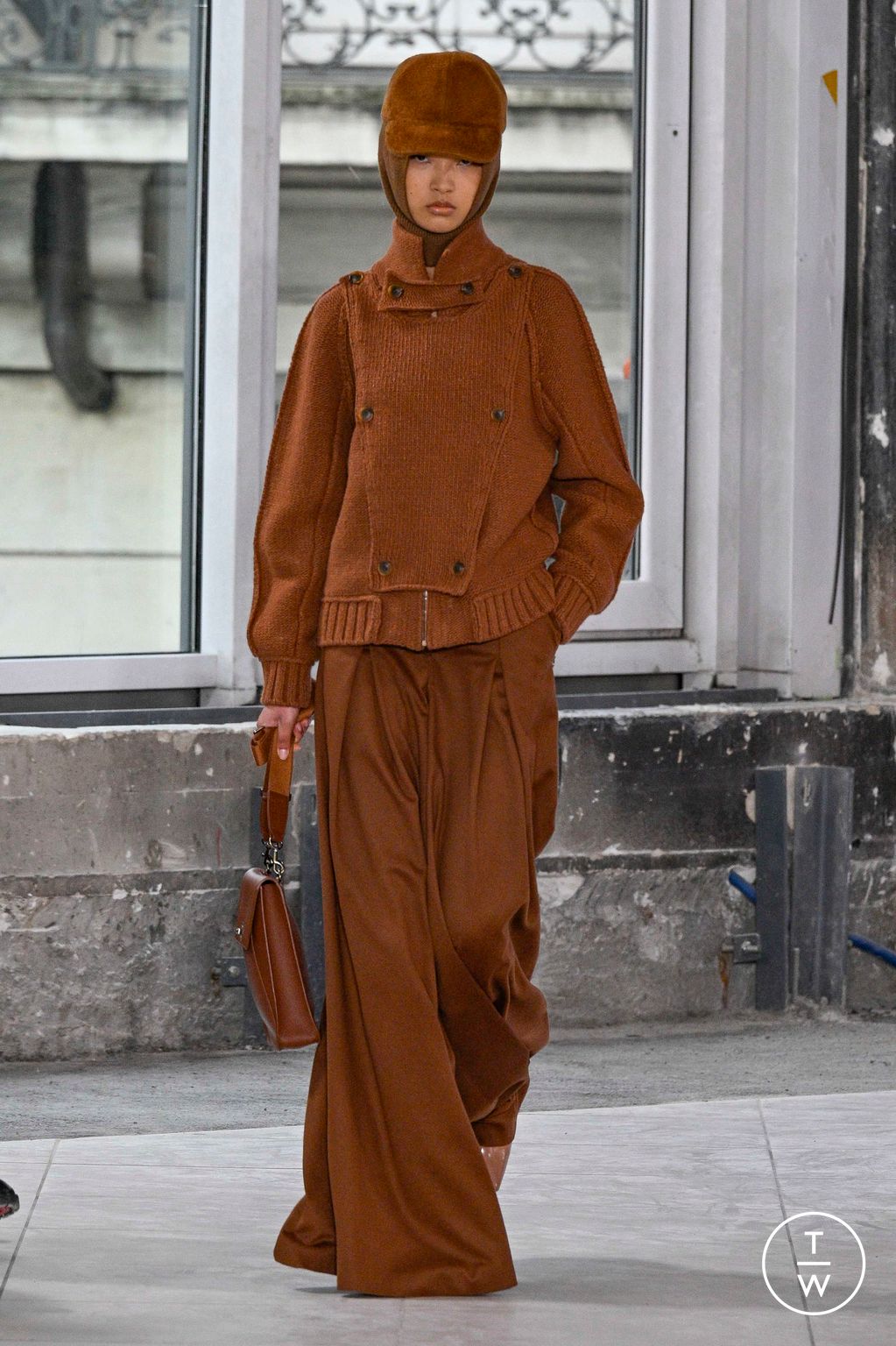 Fashion Week Paris Fall/Winter 2024 look 13 from the Akris collection 女装