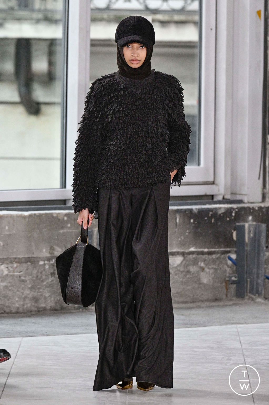 Fashion Week Paris Fall/Winter 2024 look 15 from the Akris collection womenswear
