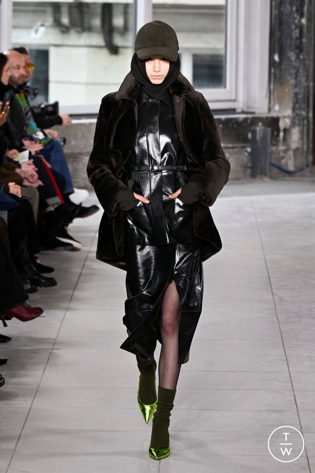 Fashion Week Paris Fall/Winter 2024 look 19 de la collection Akris womenswear