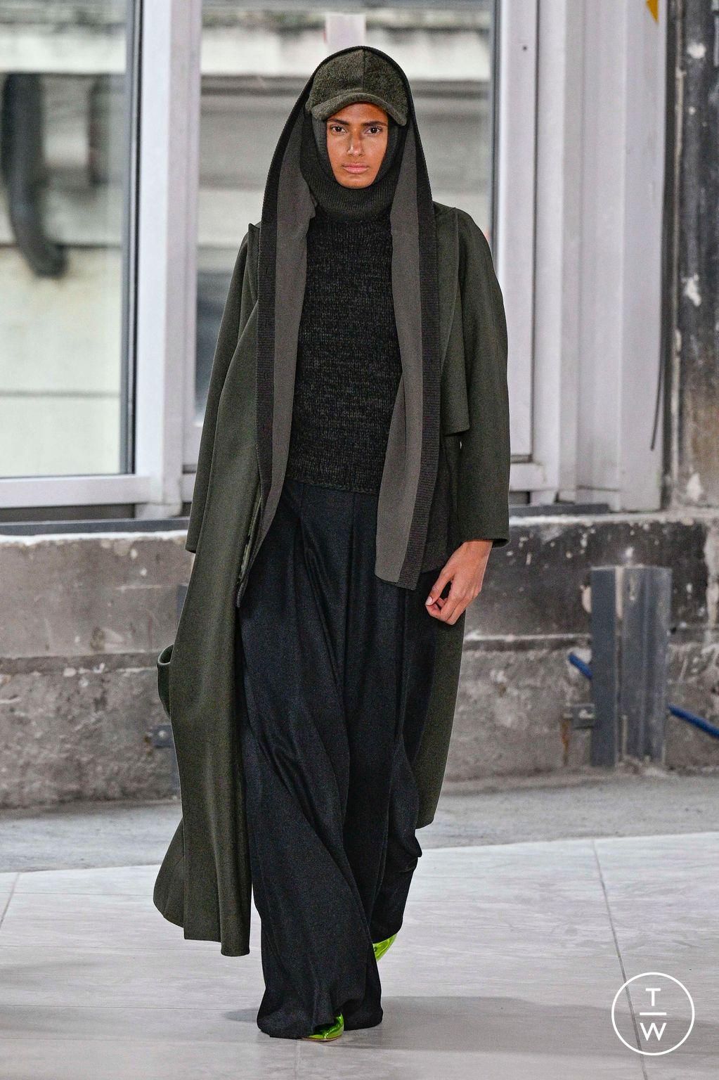 Fashion Week Paris Fall/Winter 2024 look 20 de la collection Akris womenswear