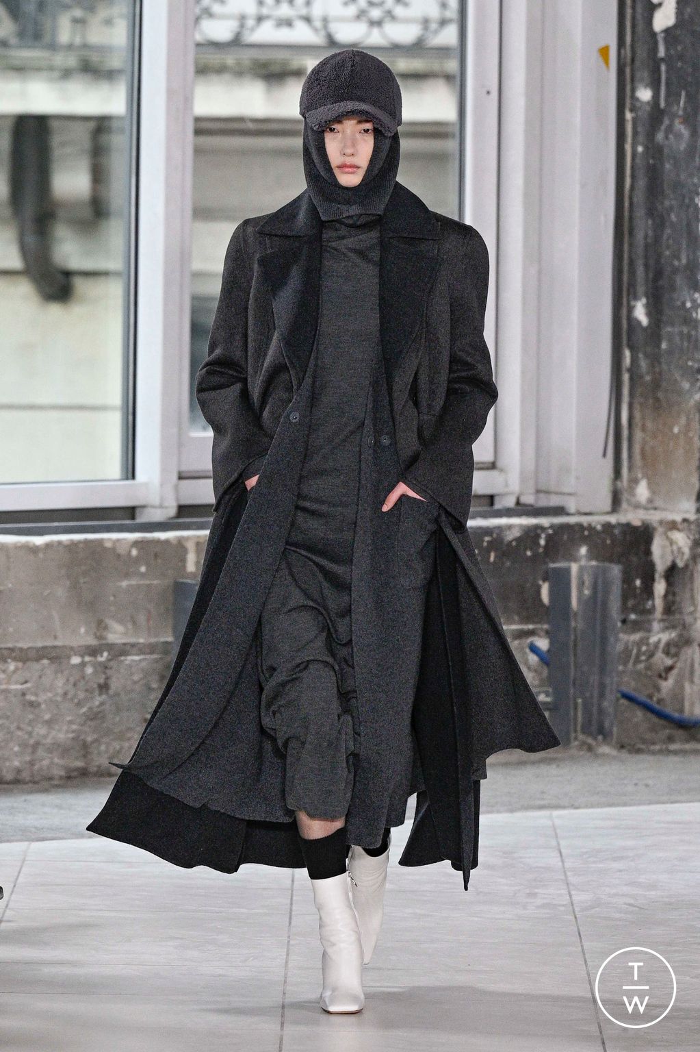 Fashion Week Paris Fall/Winter 2024 look 22 from the Akris collection womenswear