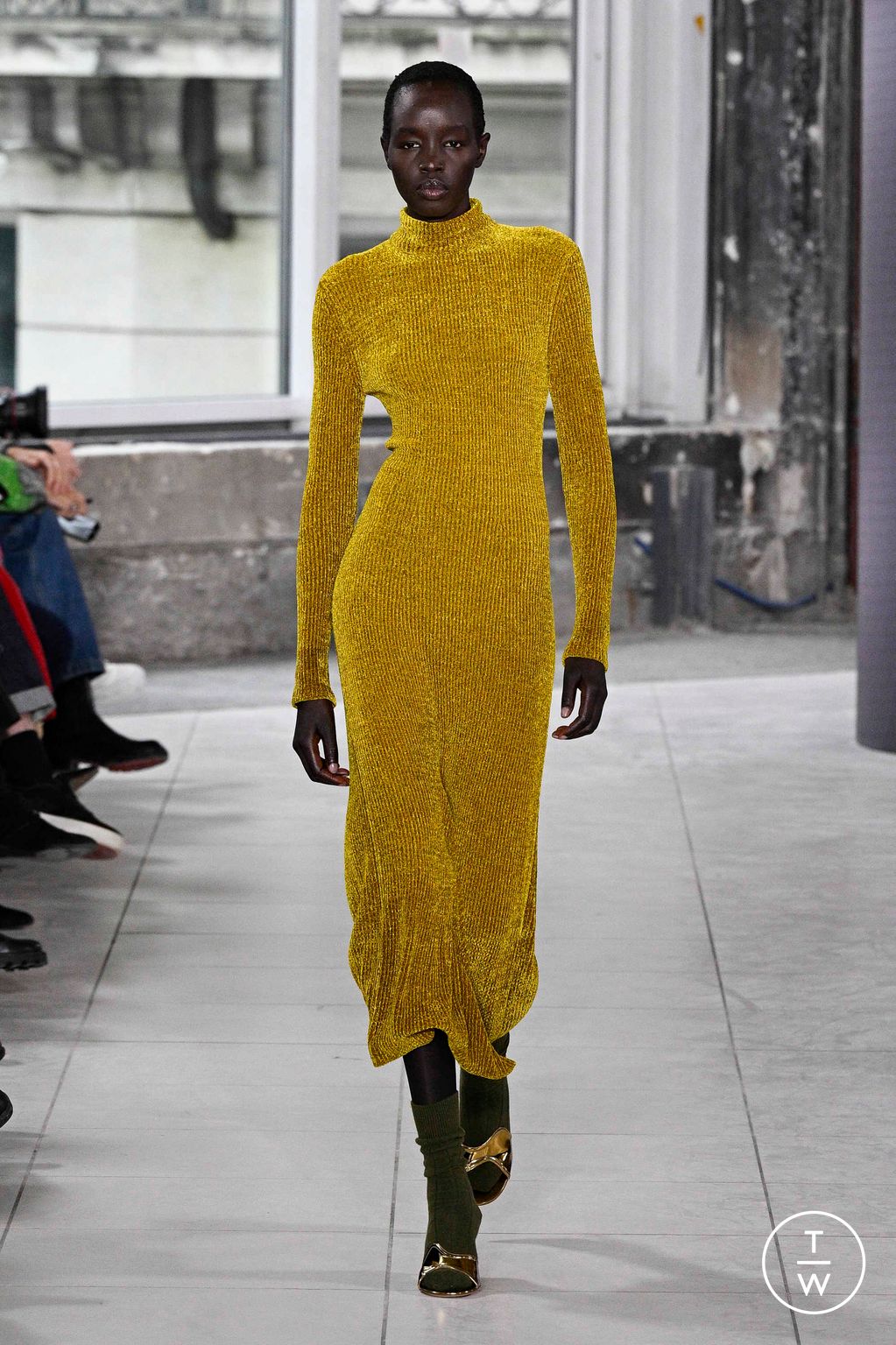 Fashion Week Paris Fall/Winter 2024 look 23 de la collection Akris womenswear