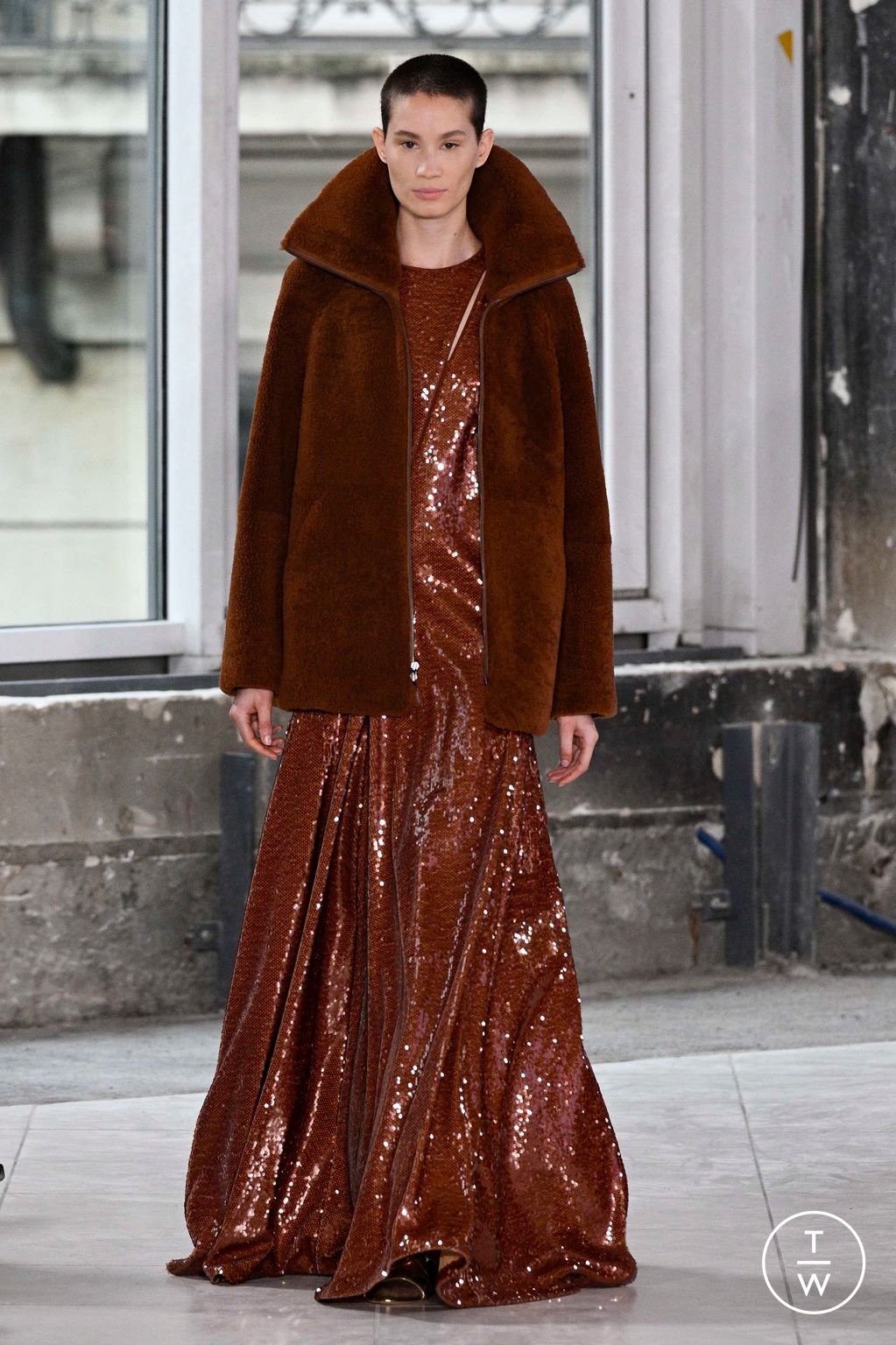 Fashion Week Paris Fall/Winter 2024 look 32 from the Akris collection 女装