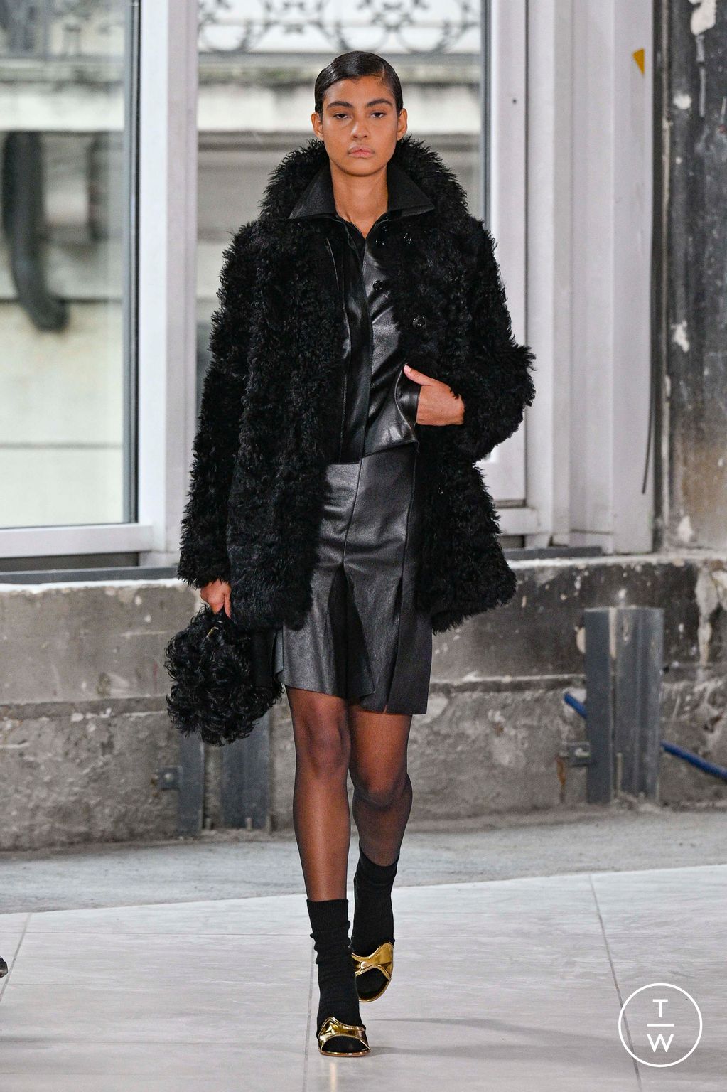 Fashion Week Paris Fall/Winter 2024 look 35 from the Akris collection 女装