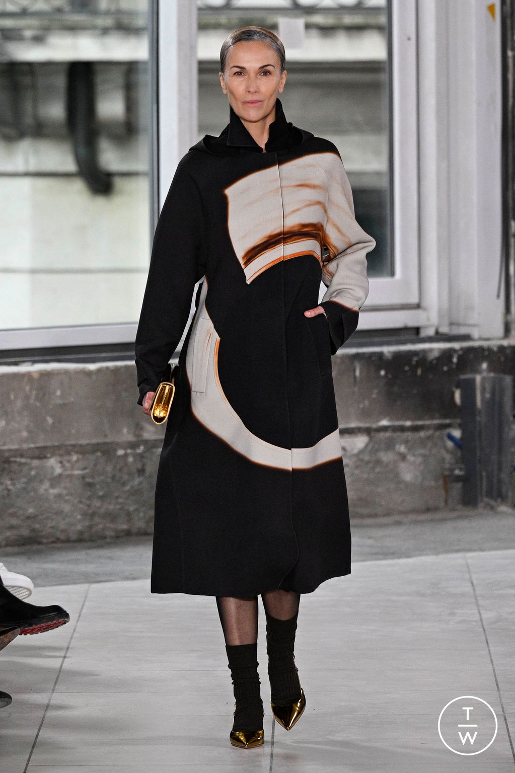 Fashion Week Paris Fall/Winter 2024 look 55 from the Akris collection 女装