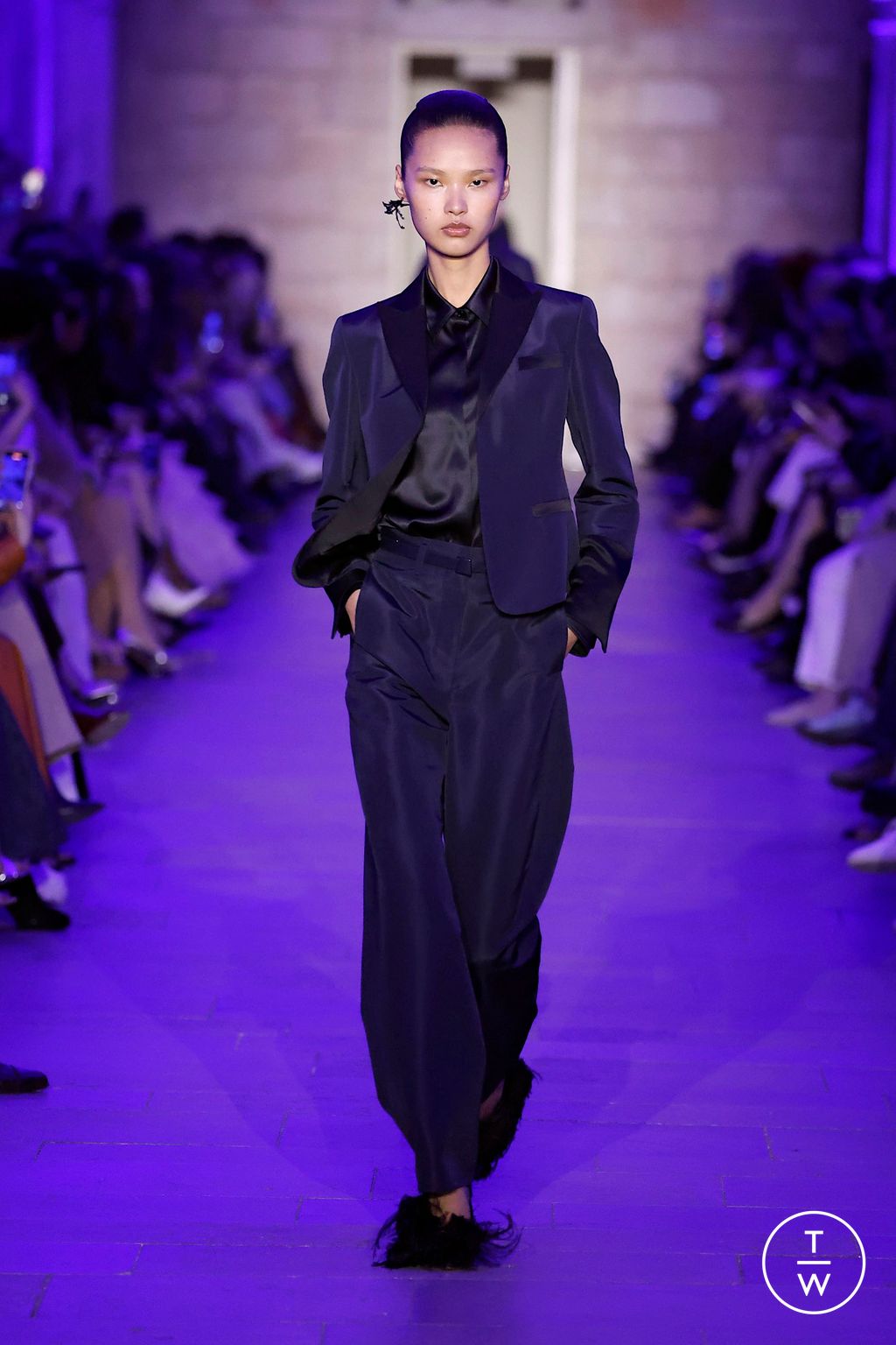 Fashion Week Paris Fall/Winter 2025 look 2 de la collection Akris womenswear