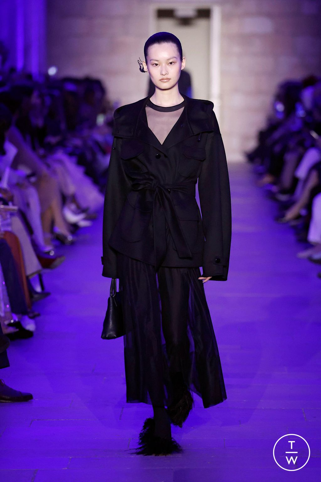 Fashion Week Paris Fall/Winter 2025 look 9 de la collection Akris womenswear