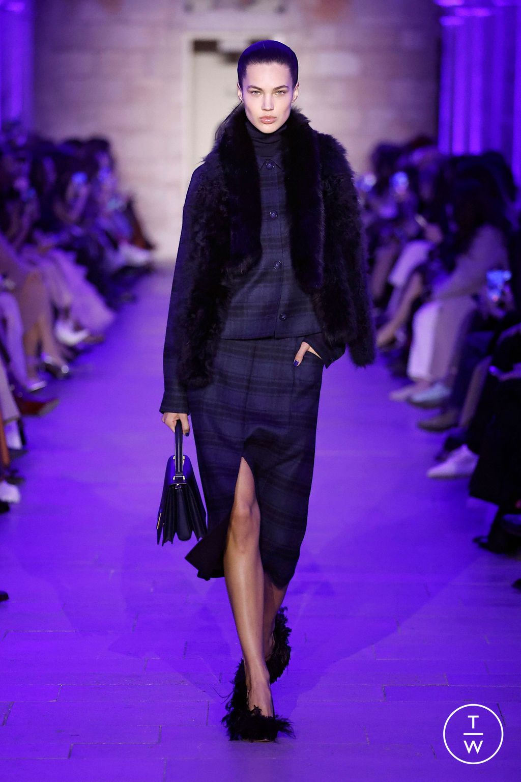 Fashion Week Paris Fall/Winter 2025 look 13 de la collection Akris womenswear