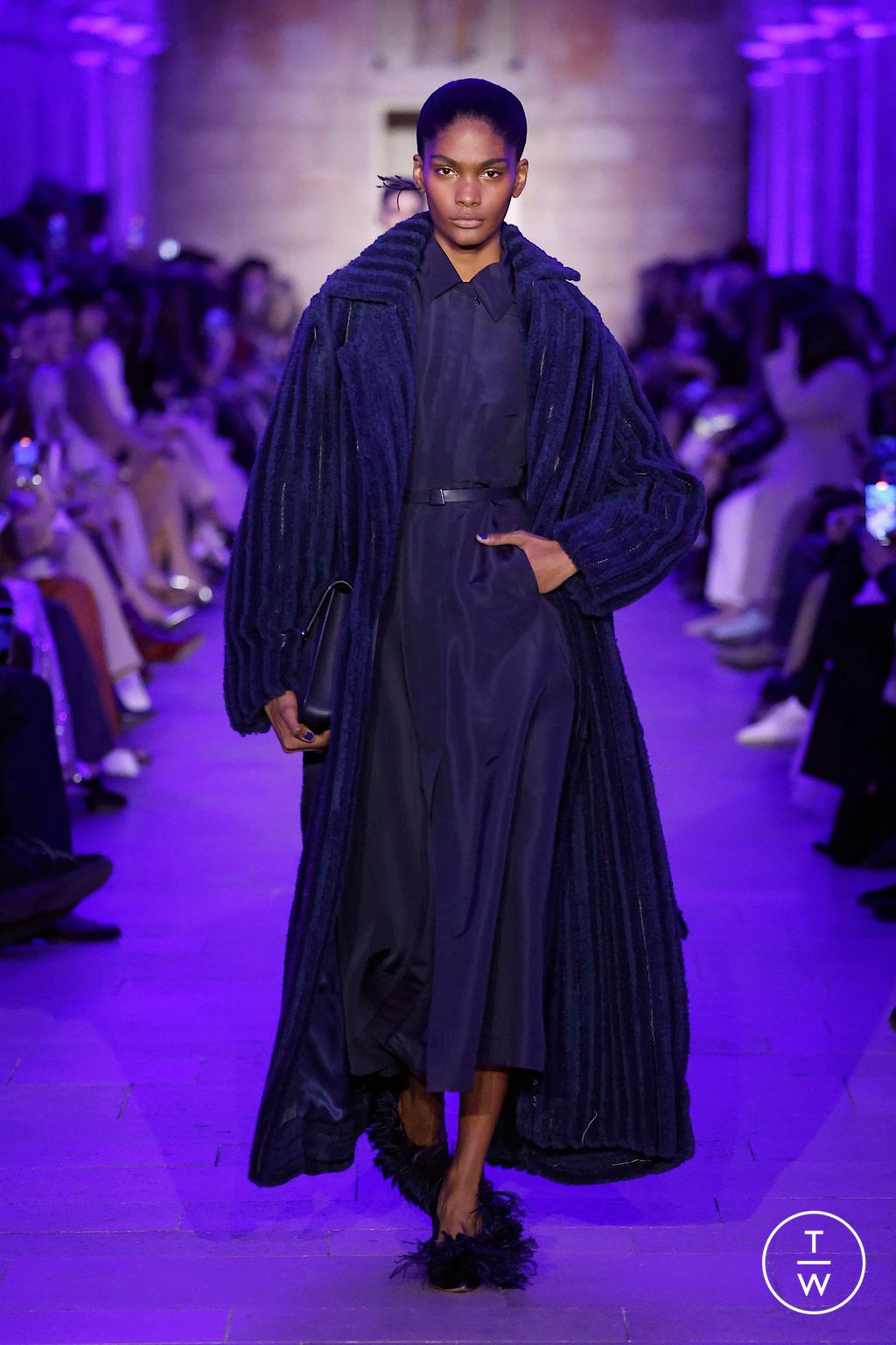 Fashion Week Paris Fall/Winter 2025 look 34 de la collection Akris womenswear