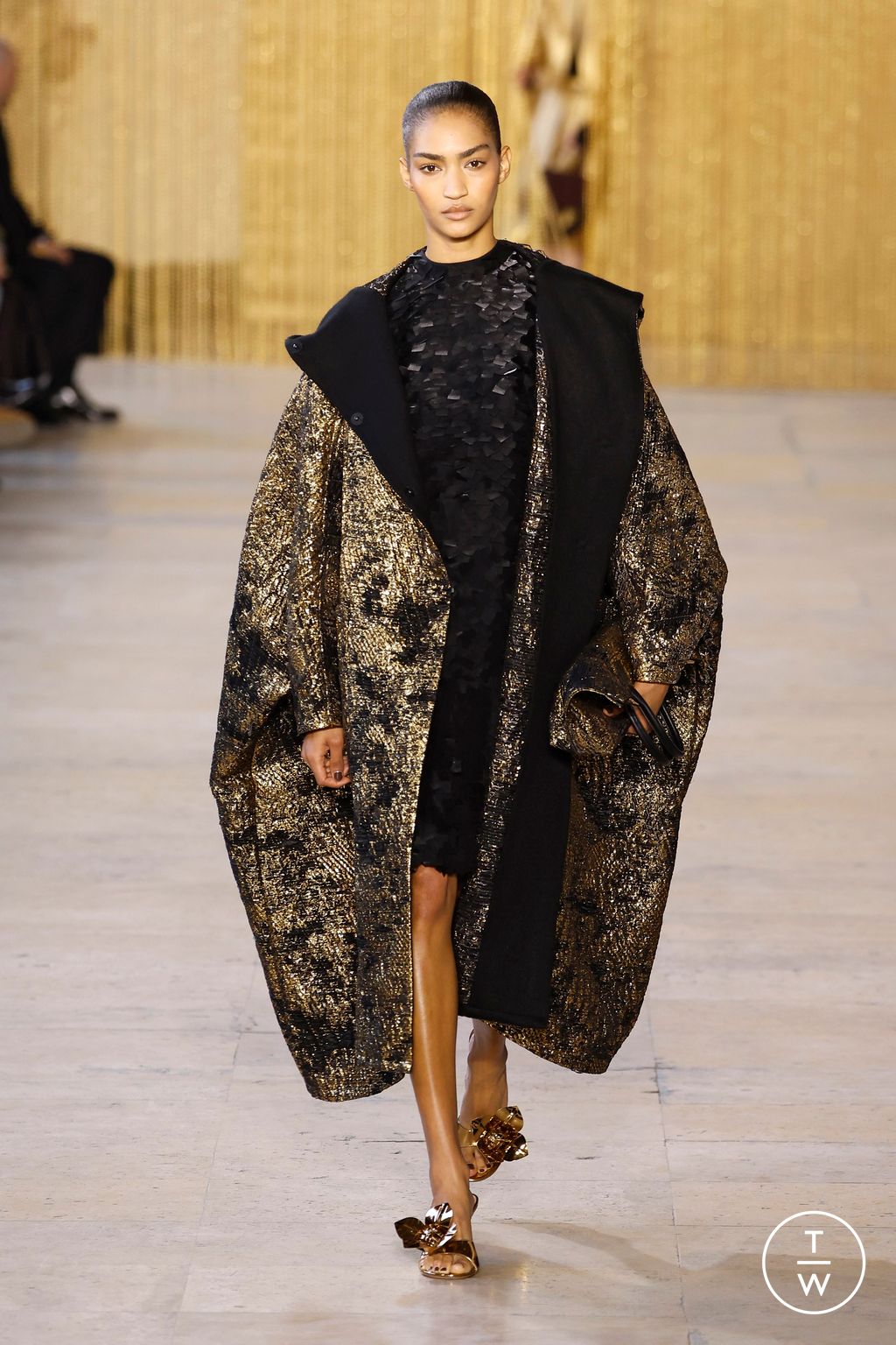 Fashion Week Paris Fall/Winter 2026 look 1 de la collection Akris womenswear