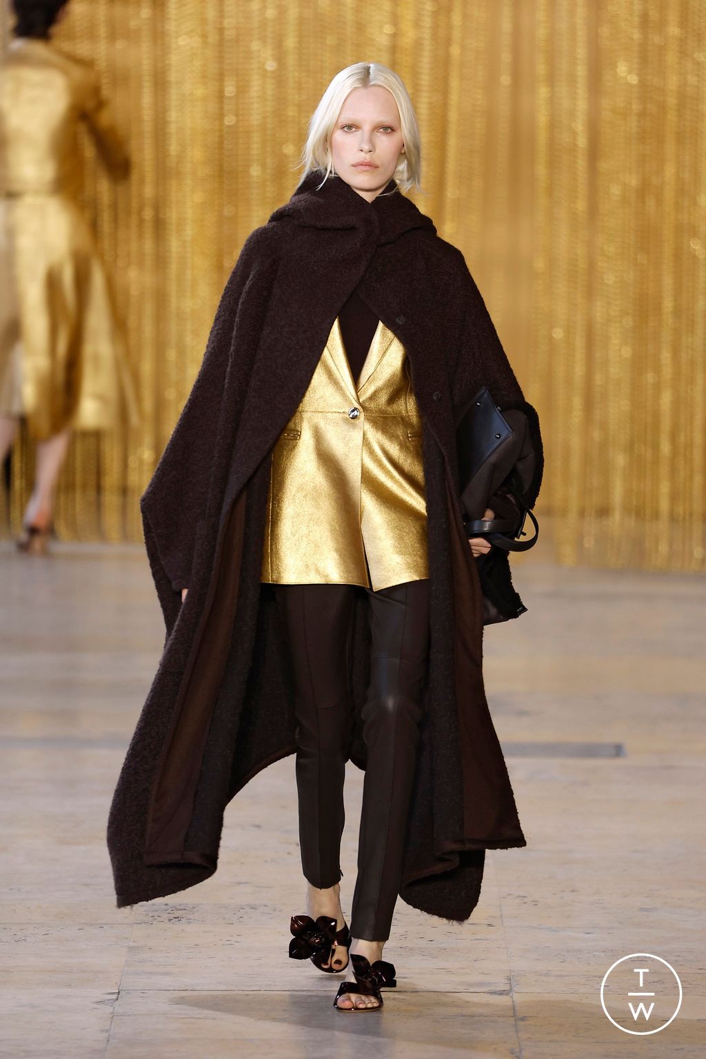 Fashion Week Paris Fall/Winter 2026 look 4 from the Akris collection womenswear