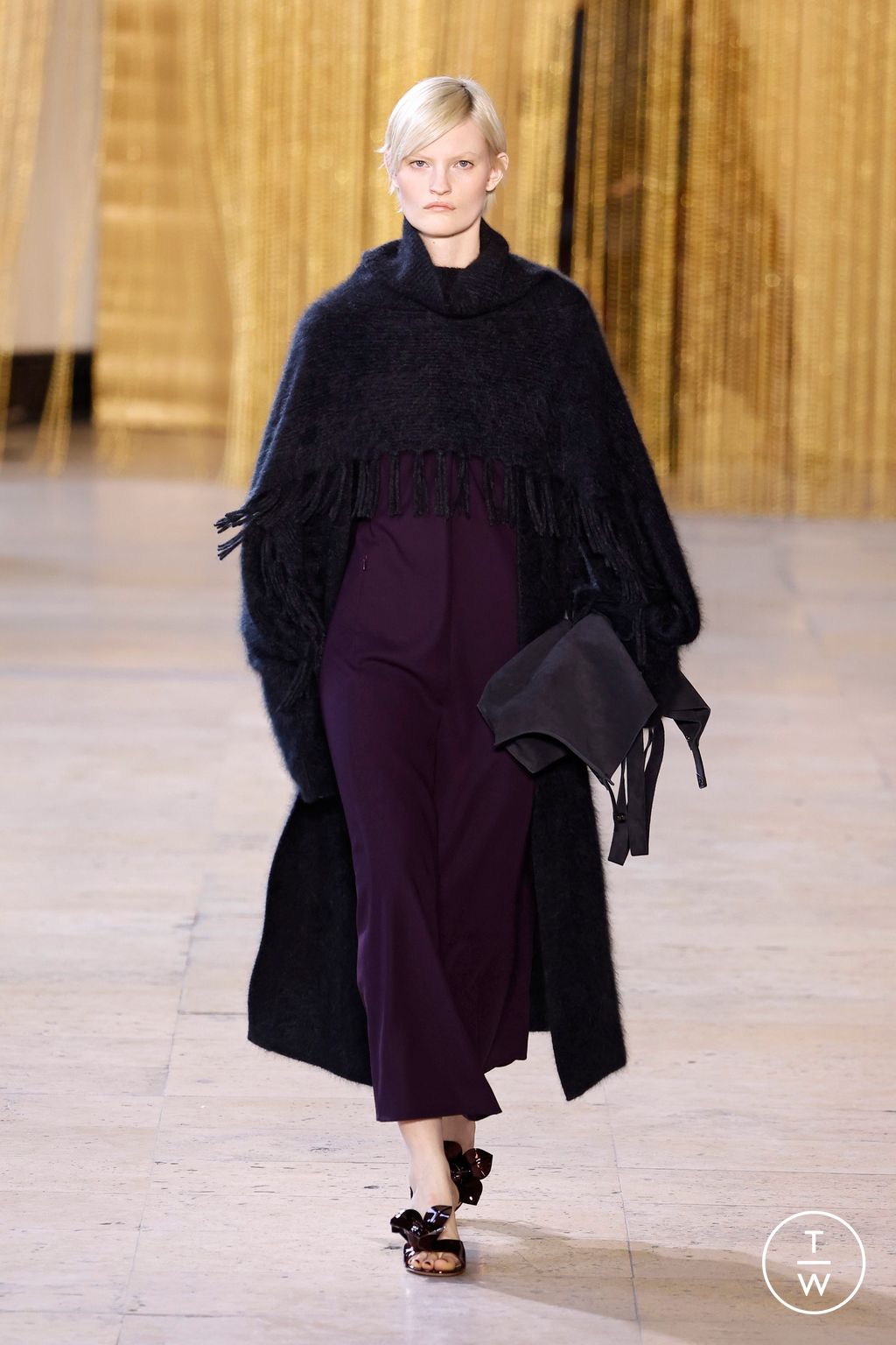 Fashion Week Paris Fall/Winter 2026 look 17 from the Akris collection womenswear