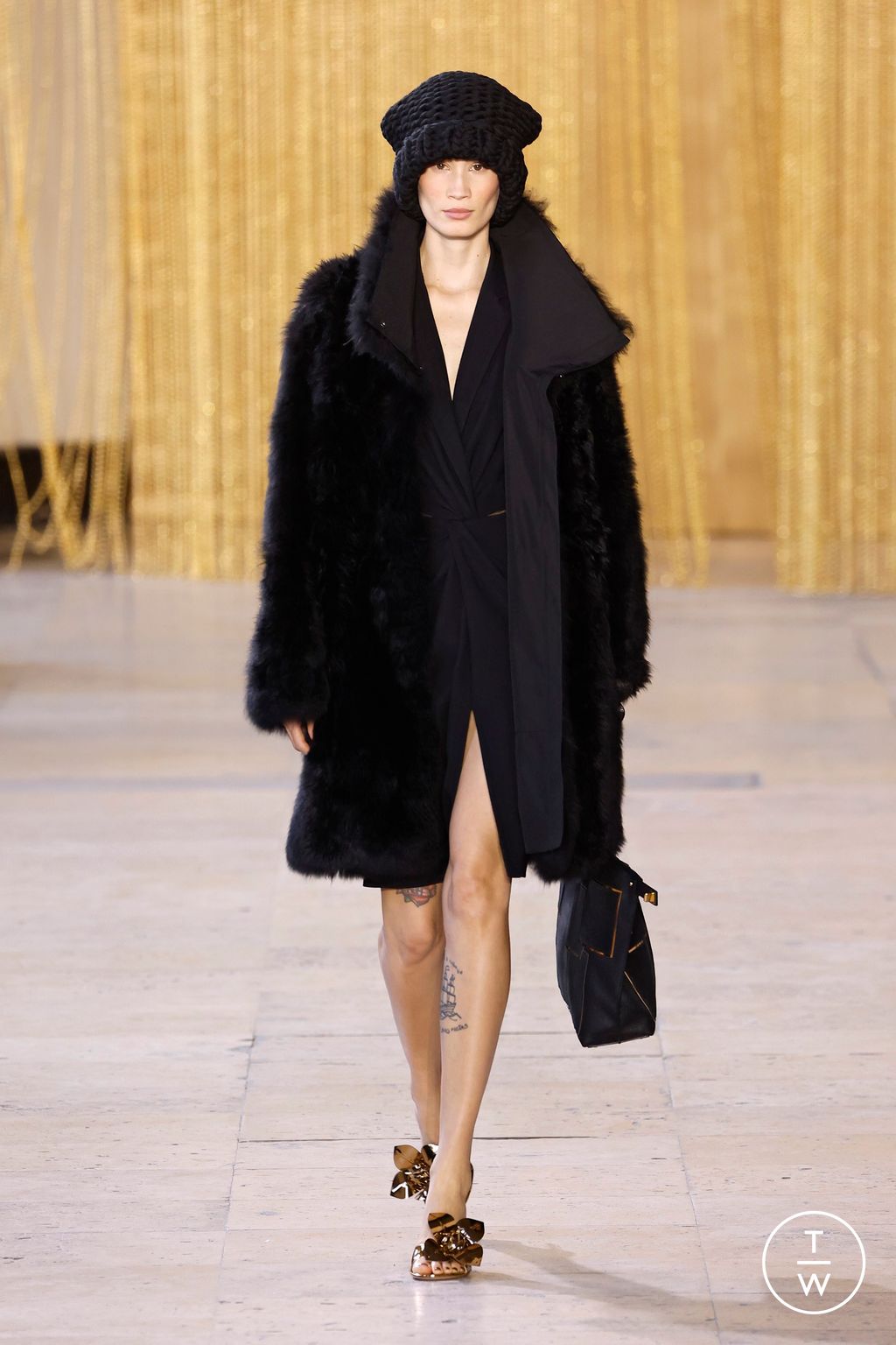 Fashion Week Paris Fall/Winter 2026 look 21 from the Akris collection 女装