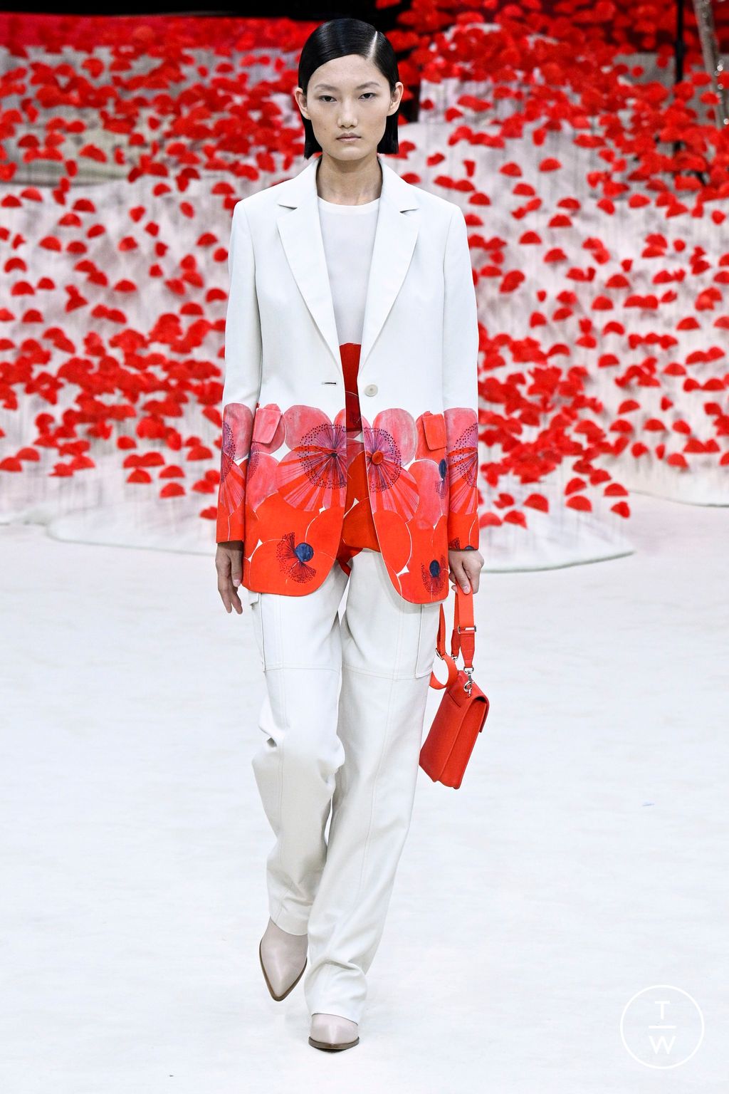 Fashion Week Paris Spring/Summer 2024 look 2 from the Akris collection 女装