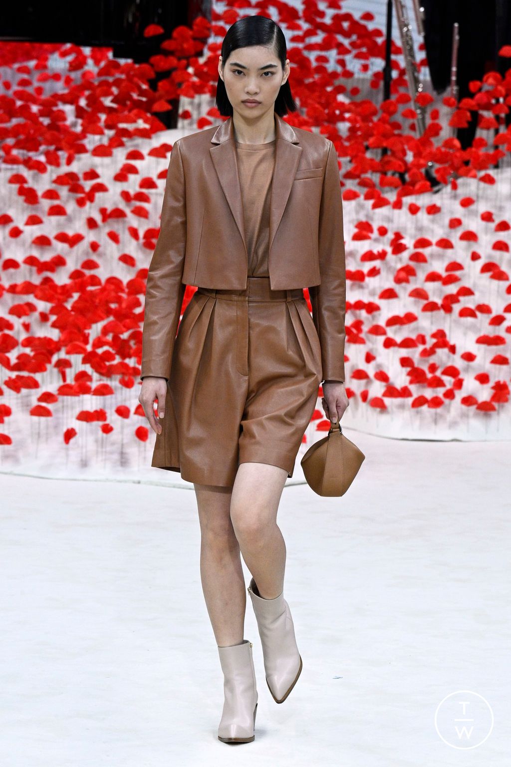 Fashion Week Paris Spring/Summer 2024 look 17 from the Akris collection womenswear