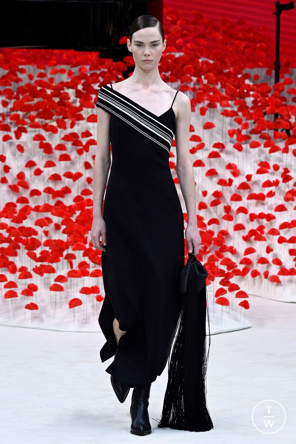 Fashion Week Paris Spring/Summer 2024 look 43 from the Akris collection 女装