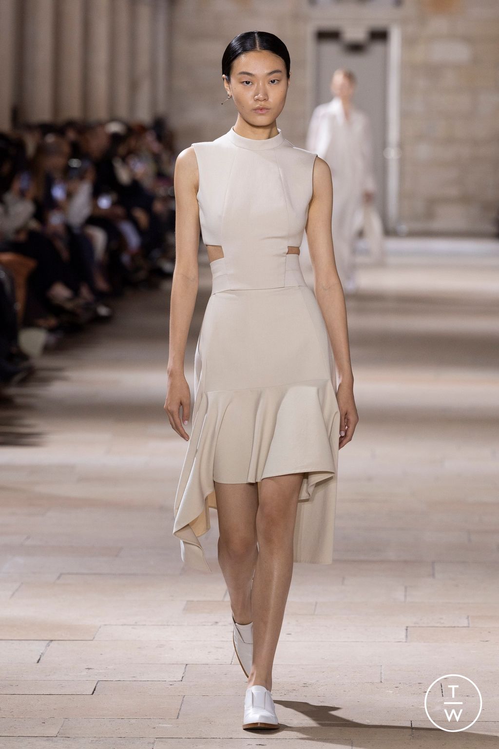 Fashion Week Paris Spring/Summer 2025 look 4 de la collection Akris womenswear