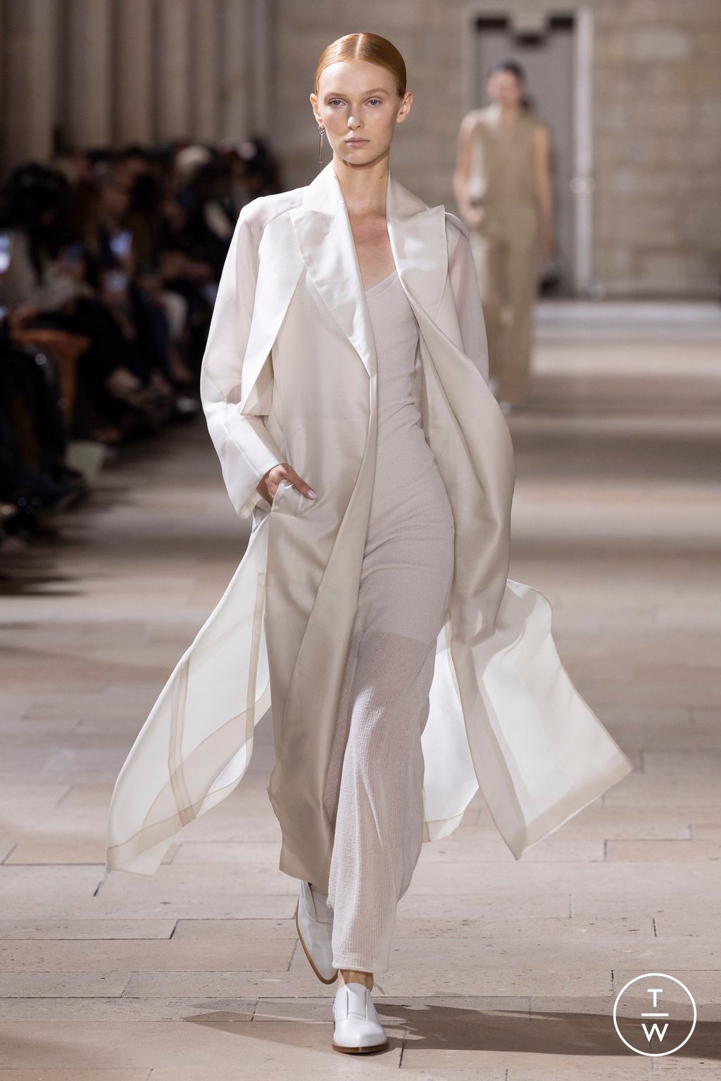 Fashion Week Paris Spring/Summer 2025 look 5 from the Akris collection womenswear