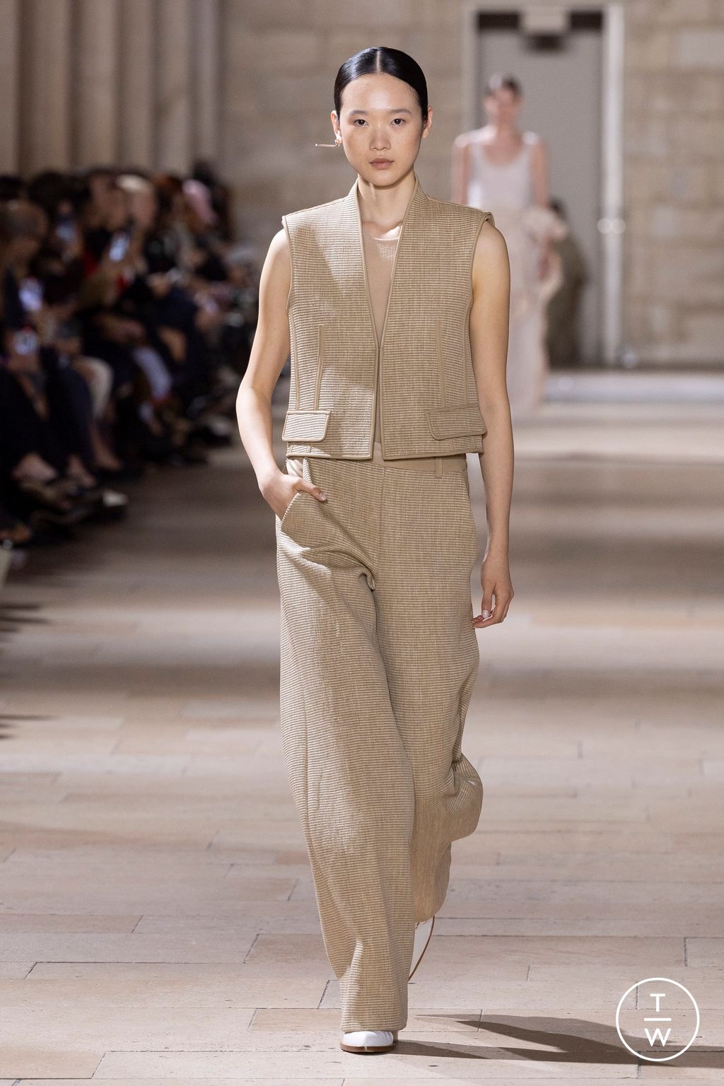 Fashion Week Paris Spring/Summer 2025 look 6 from the Akris collection womenswear