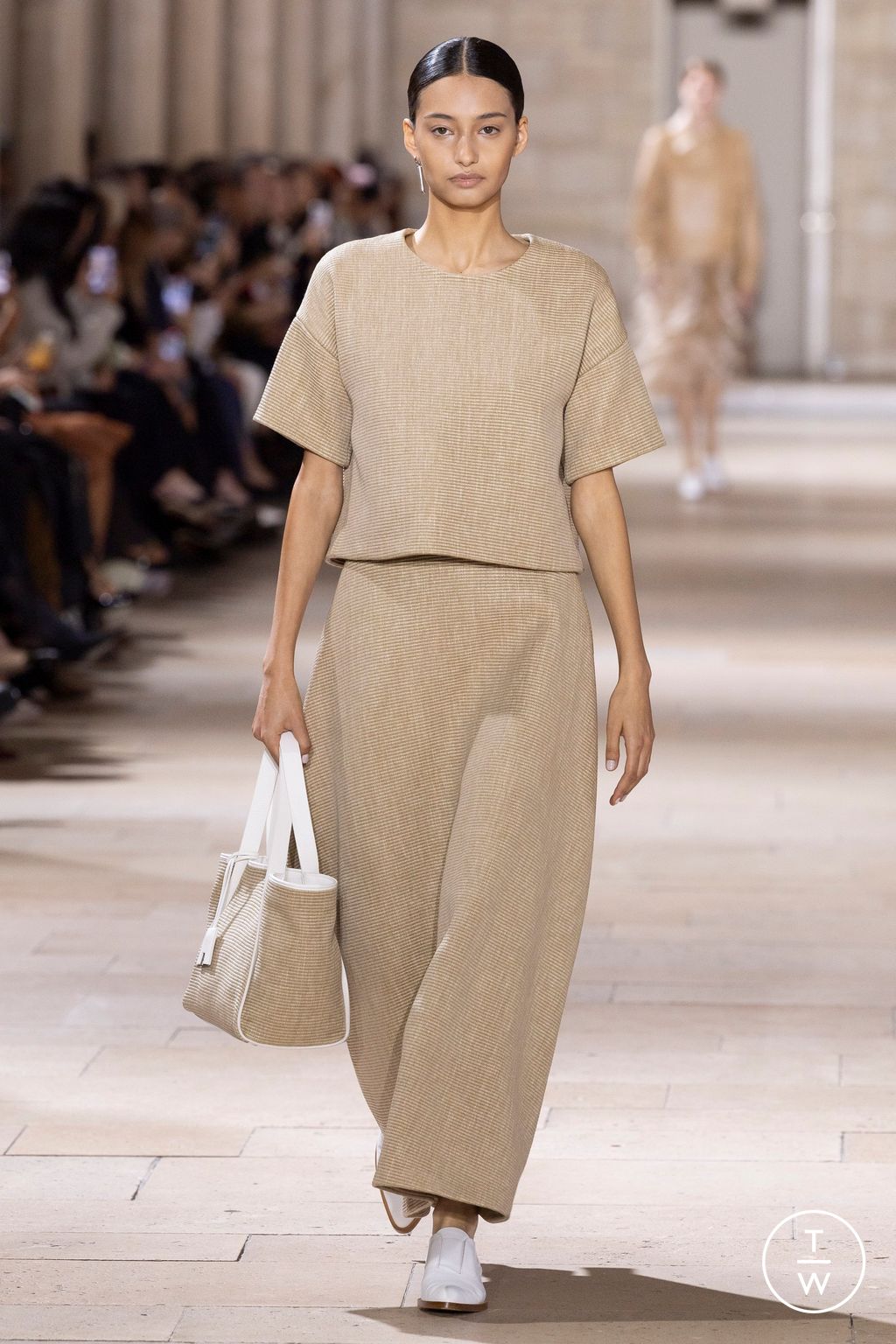 Fashion Week Paris Spring/Summer 2025 look 8 from the Akris collection womenswear
