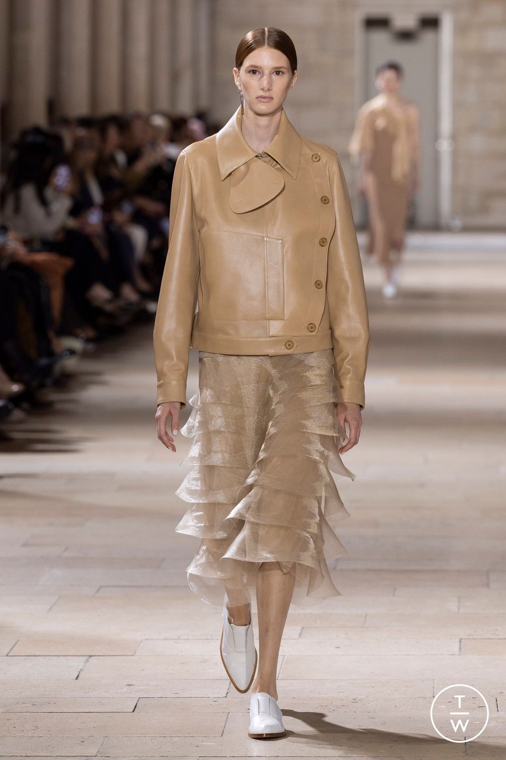 Fashion Week Paris Spring/Summer 2025 look 9 from the Akris collection 女装