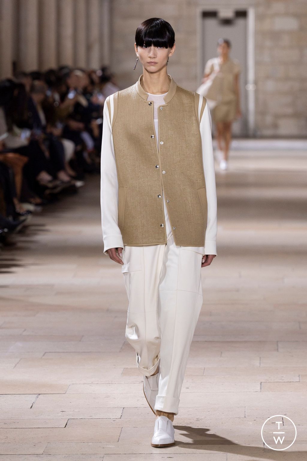 Fashion Week Paris Spring/Summer 2025 look 11 from the Akris collection womenswear
