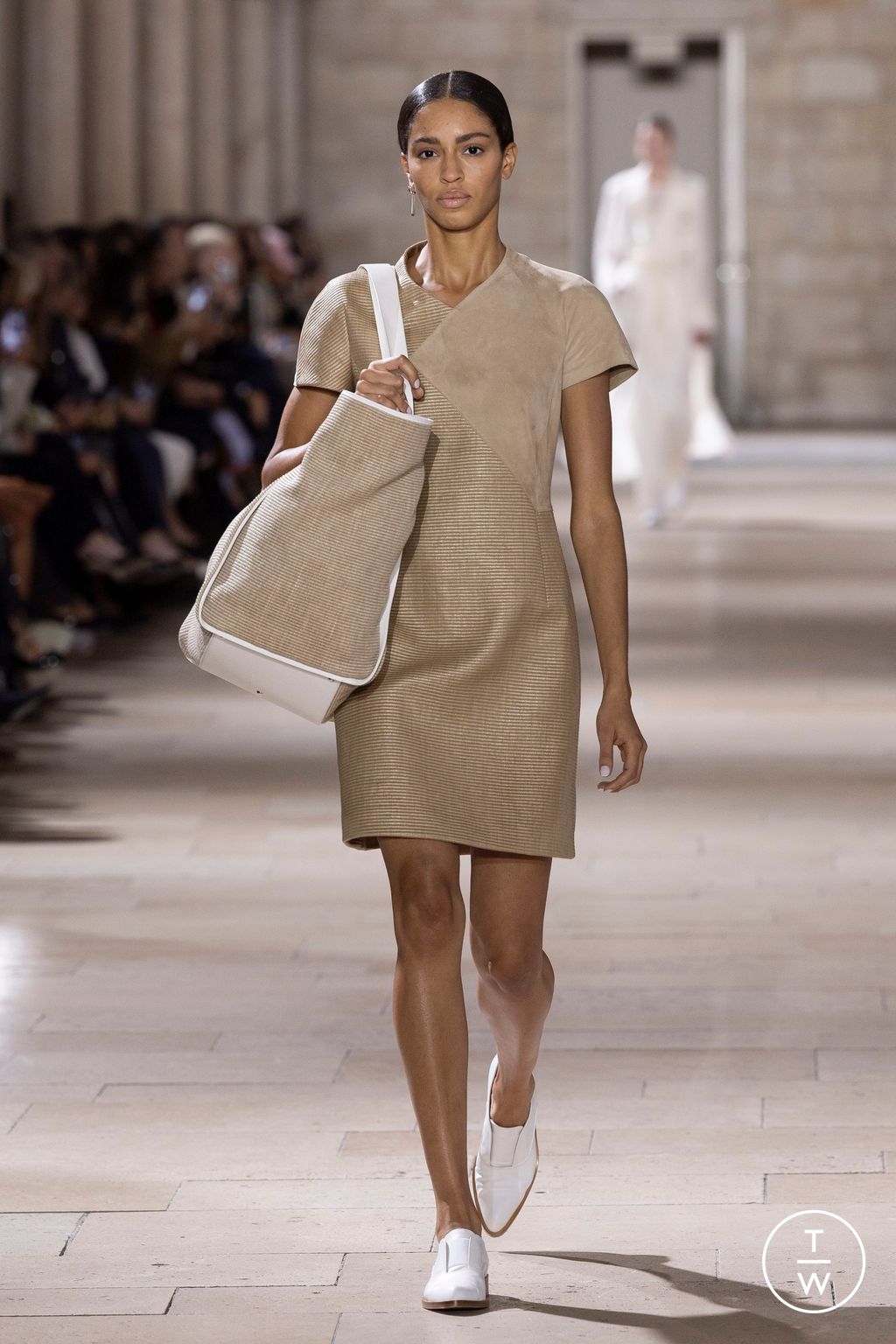 Fashion Week Paris Spring-Summer 2025 look 12 from the Akris collection womenswear