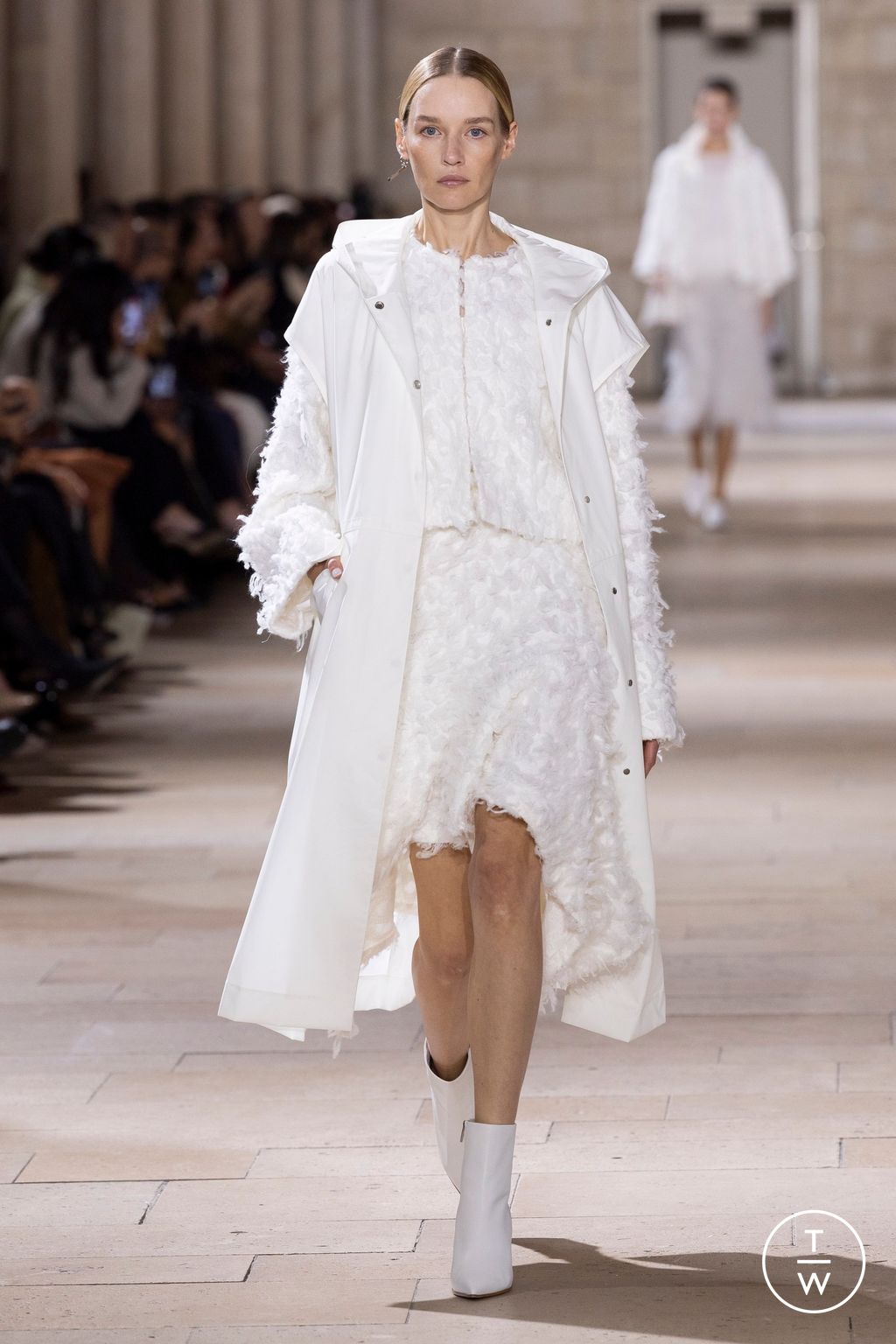 Fashion Week Paris Spring/Summer 2025 look 15 from the Akris collection womenswear
