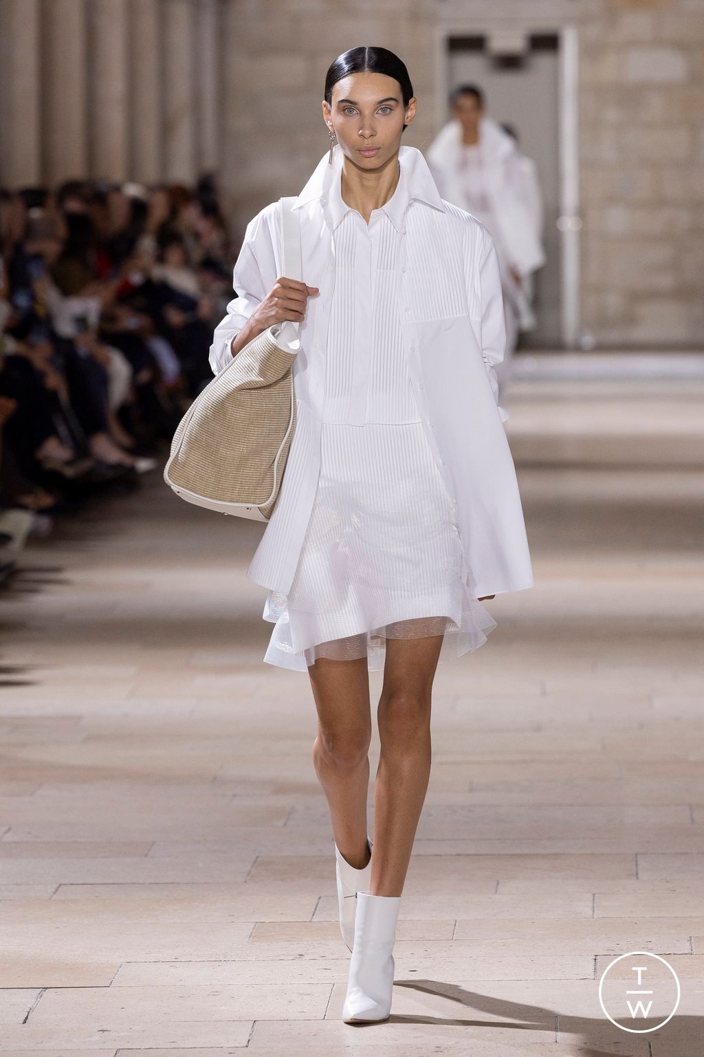 Fashion Week Paris Spring/Summer 2025 look 17 from the Akris collection womenswear
