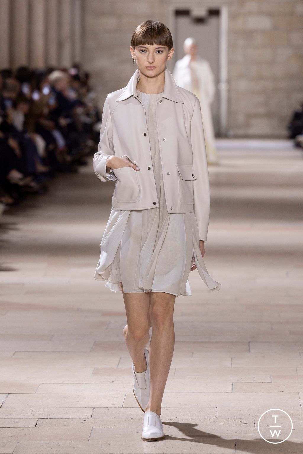Fashion Week Paris Spring/Summer 2025 look 23 de la collection Akris womenswear