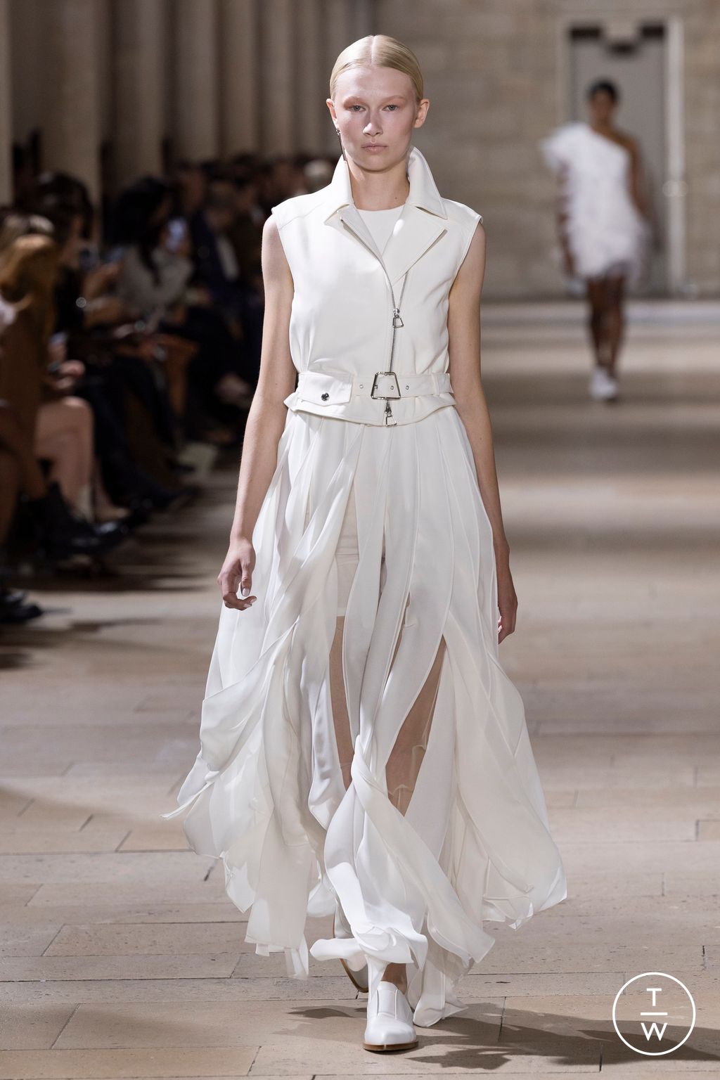Fashion Week Paris Spring/Summer 2025 look 26 from the Akris collection 女装