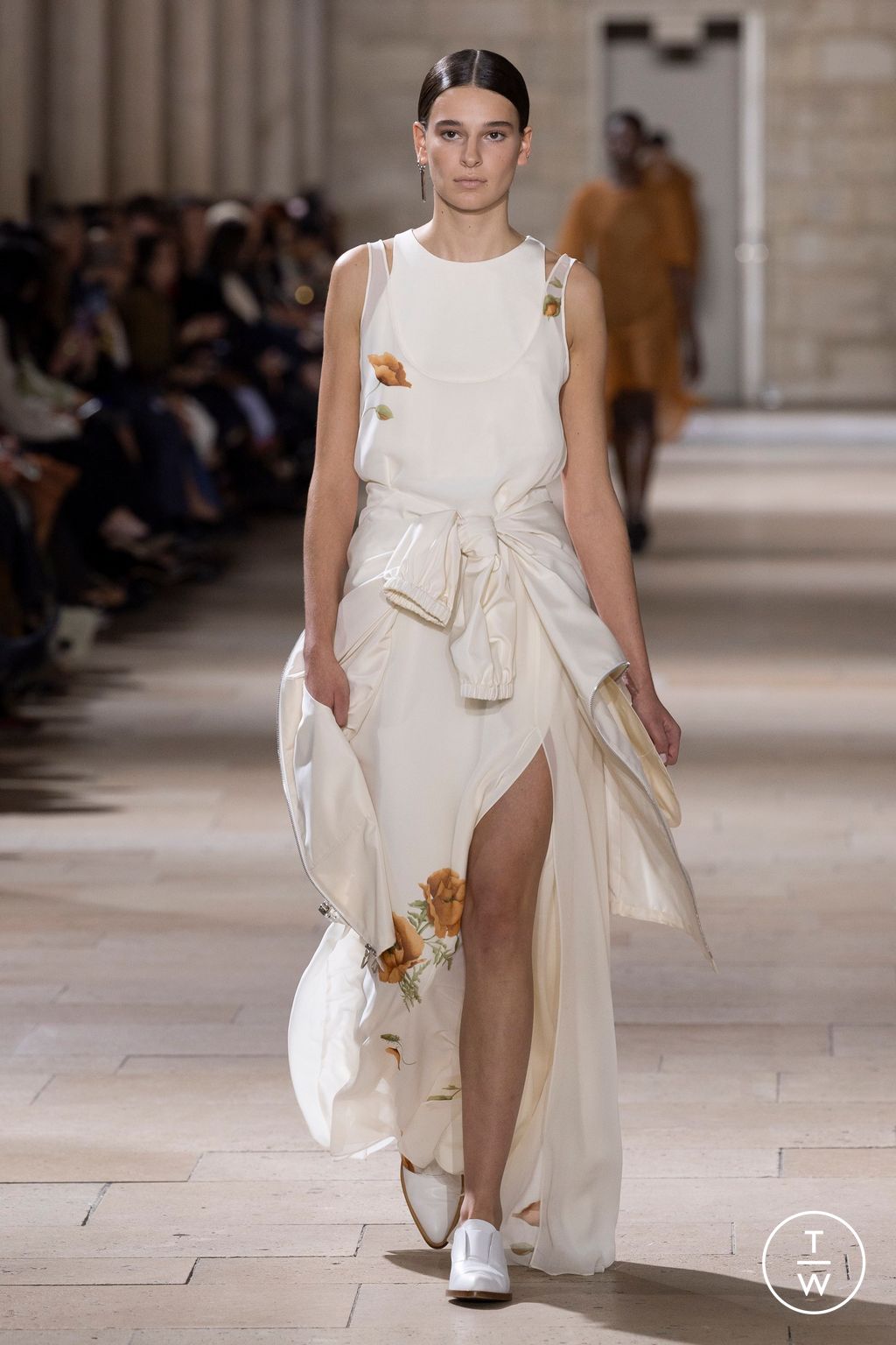 Fashion Week Paris Spring/Summer 2025 look 28 from the Akris collection womenswear