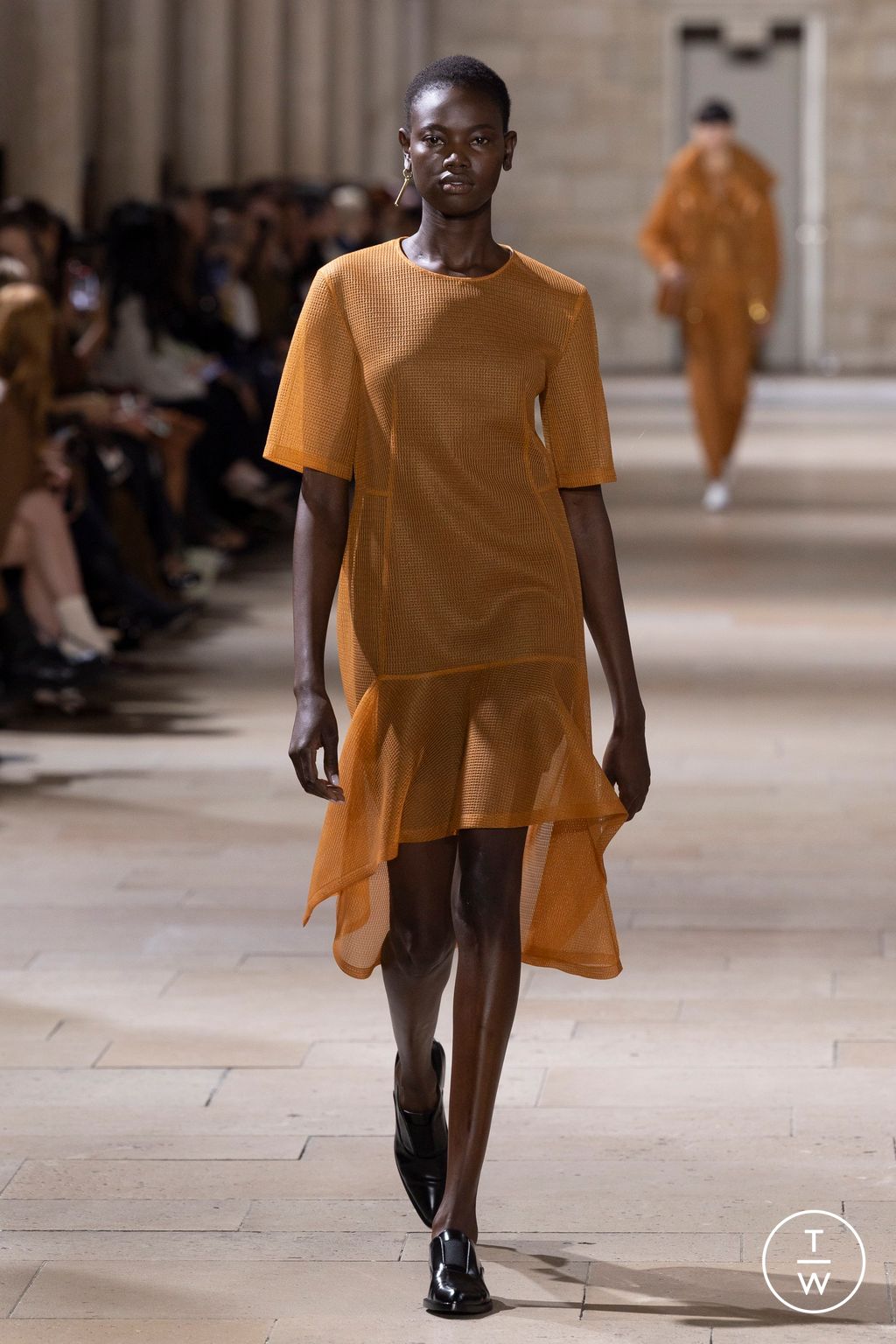 Fashion Week Paris Spring/Summer 2025 look 29 from the Akris collection womenswear