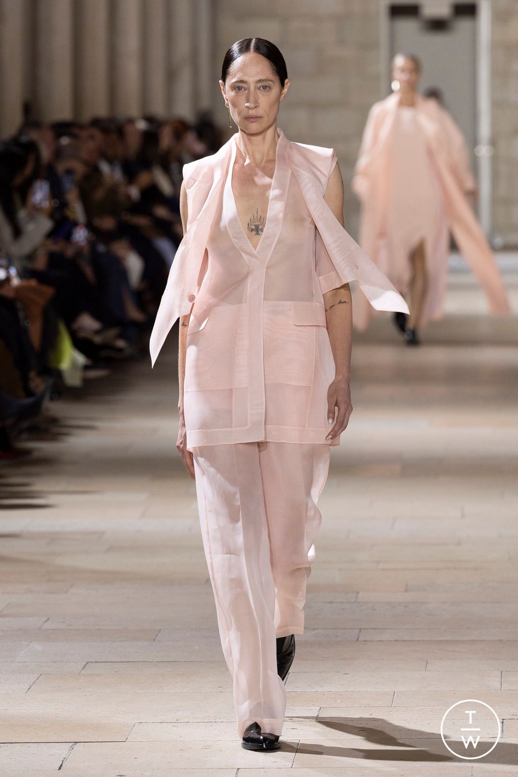 Fashion Week Paris Spring/Summer 2025 look 34 from the Akris collection womenswear