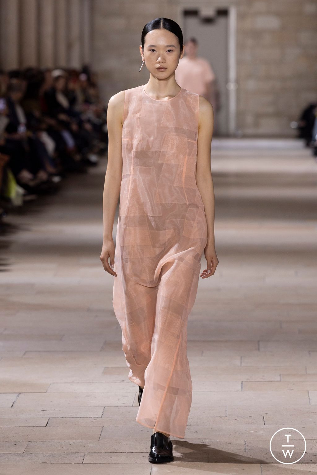 Fashion Week Paris Spring/Summer 2025 look 36 de la collection Akris womenswear
