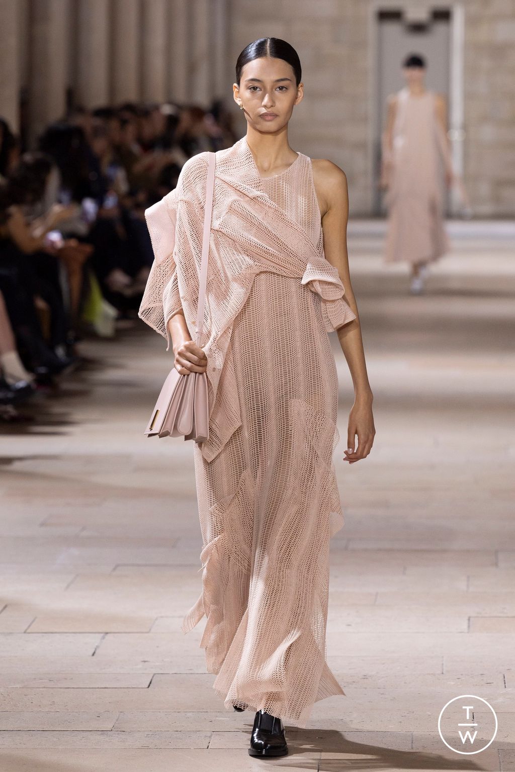 Fashion Week Paris Spring/Summer 2025 look 40 from the Akris collection womenswear