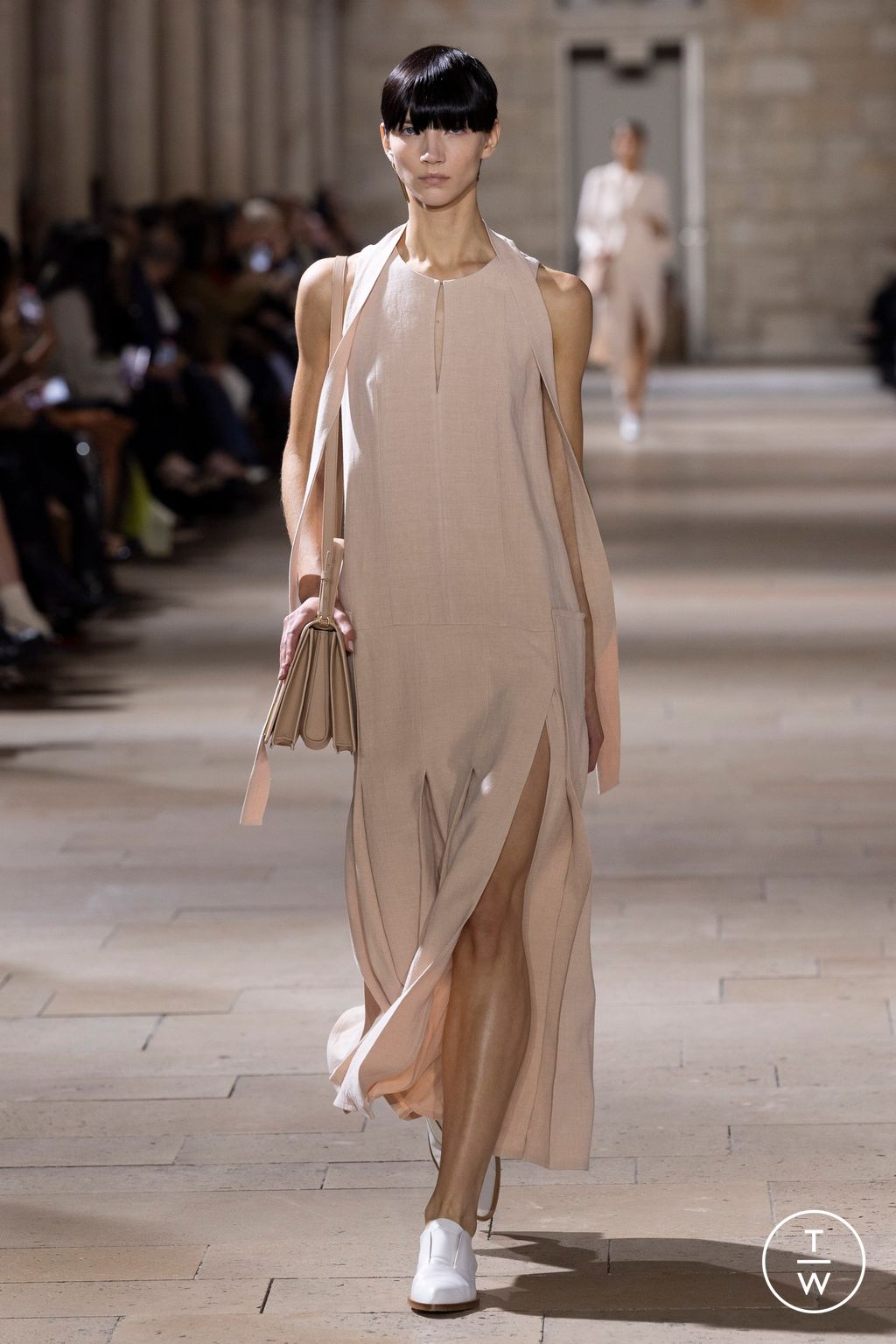 Fashion Week Paris Spring/Summer 2025 look 41 from the Akris collection womenswear
