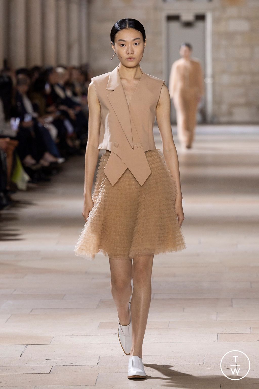 Fashion Week Paris Spring/Summer 2025 look 44 de la collection Akris womenswear
