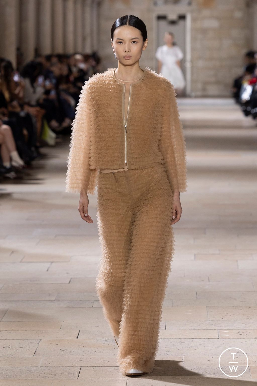 Fashion Week Paris Spring/Summer 2025 look 45 from the Akris collection 女装