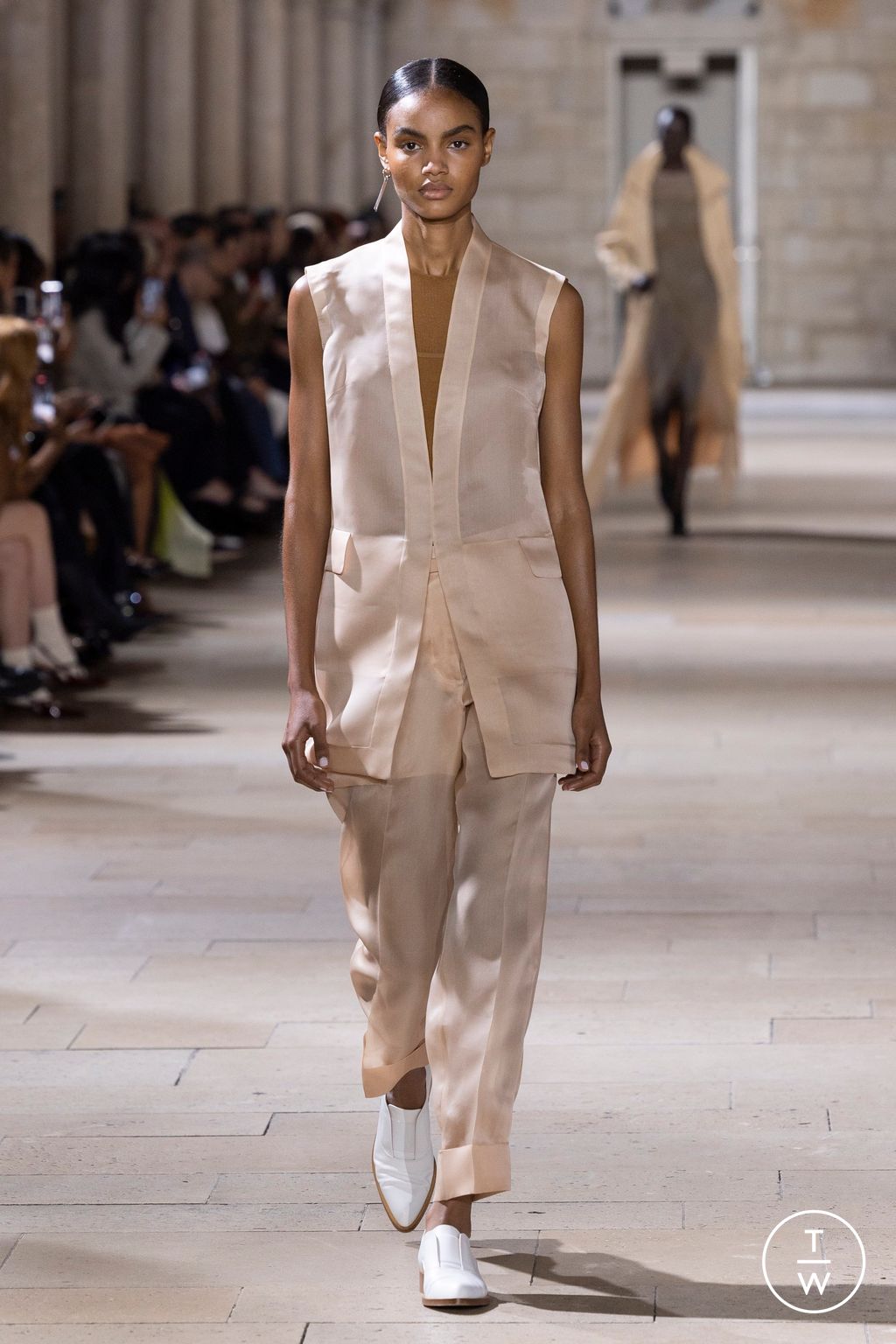 Fashion Week Paris Spring/Summer 2025 look 48 from the Akris collection womenswear