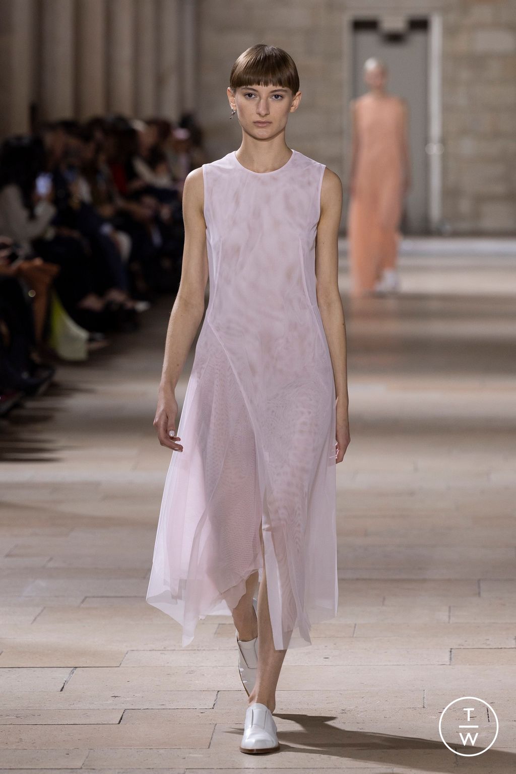 Fashion Week Paris Spring/Summer 2025 look 53 from the Akris collection womenswear