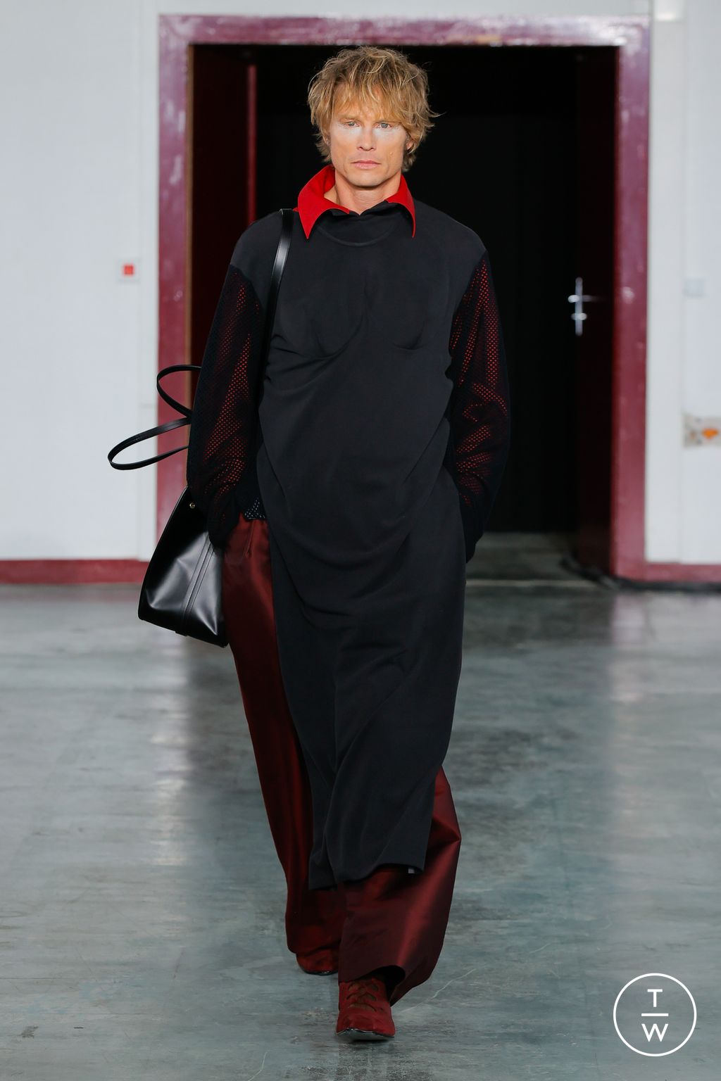 Fashion Week Paris Fall/Winter 2024 look 5 from the Andreas Kronthaler for Vivienne Westwood collection womenswear