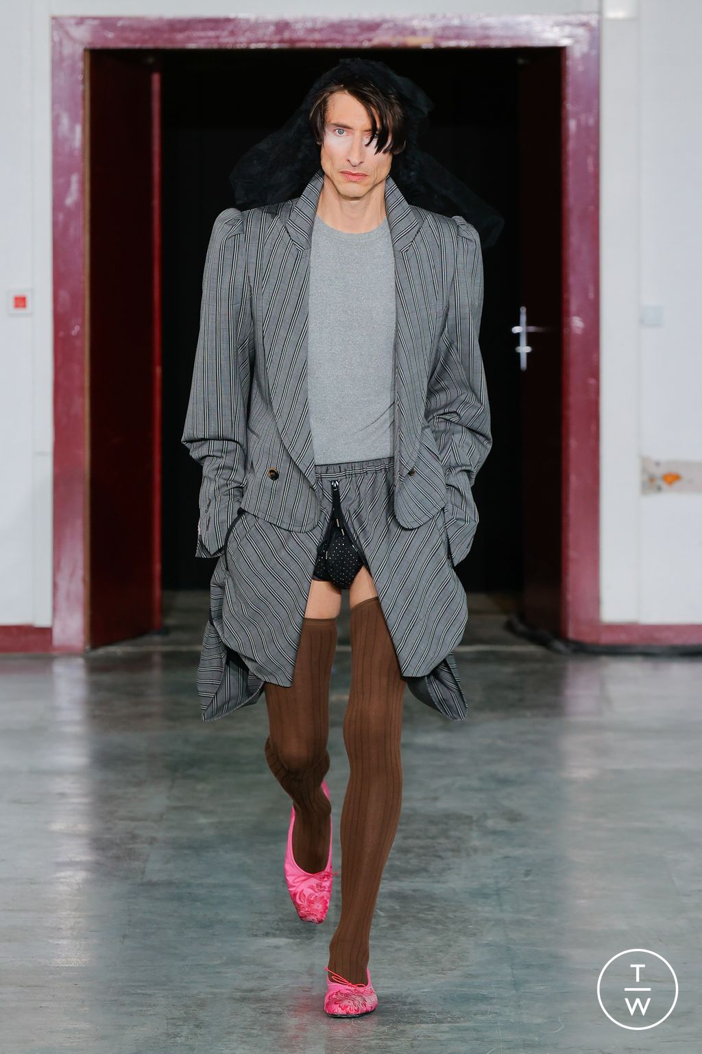 Fashion Week Paris Fall/Winter 2024 look 27 de la collection Andreas Kronthaler for Vivienne Westwood womenswear