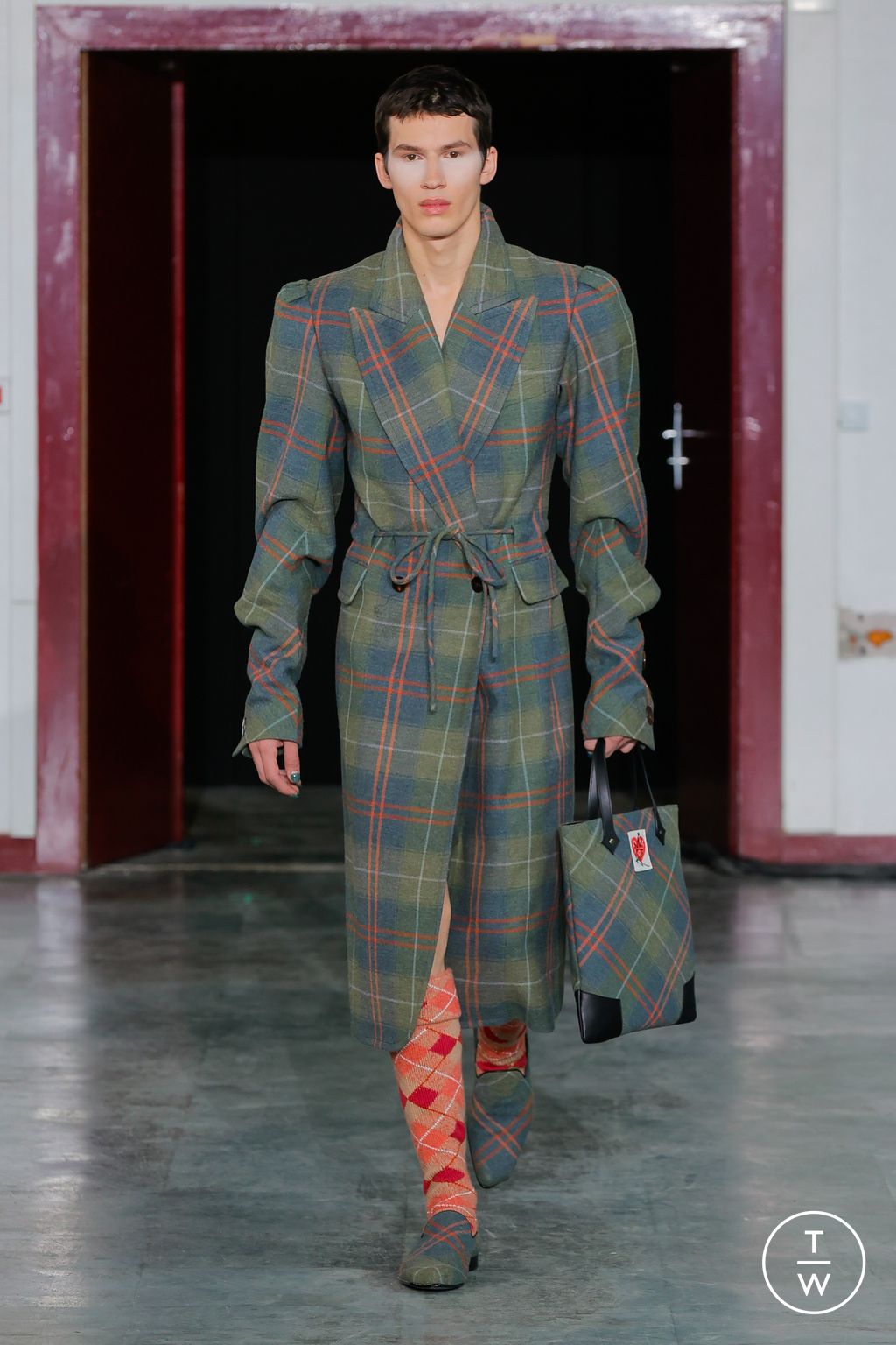 Fashion Week Paris Fall/Winter 2024 look 31 de la collection Andreas Kronthaler for Vivienne Westwood womenswear