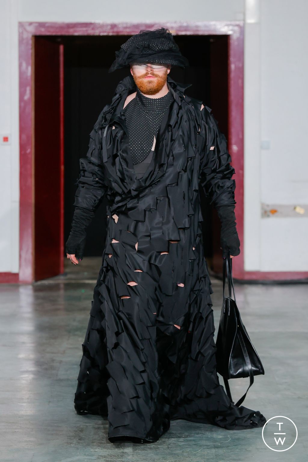 Fashion Week Paris Fall/Winter 2024 look 37 from the Andreas Kronthaler for Vivienne Westwood collection womenswear