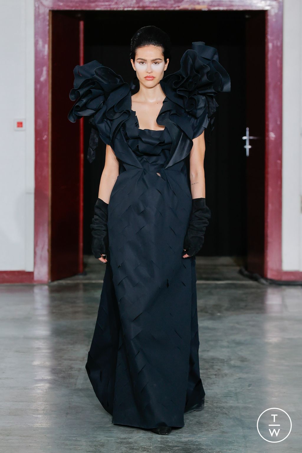 Fashion Week Paris Fall/Winter 2024 look 40 de la collection Andreas Kronthaler for Vivienne Westwood womenswear